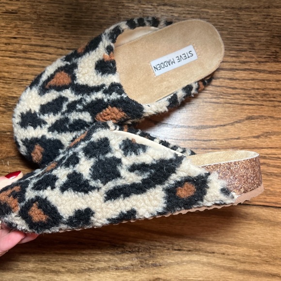 Steve Madden Vesa Leopard Print Slippers - Picture 2 of 3